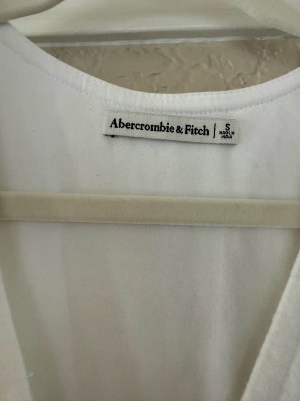Abercrombie & Fitch White V-Neck Tie-Front Short Sleeve Crop Top - Picture 4 of 5